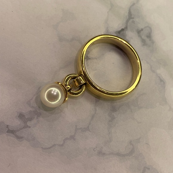 Tiffany & Co. Fascination Pearl 18k Yellow Gold Drop Charm Band Ring - Picture 3 of 10